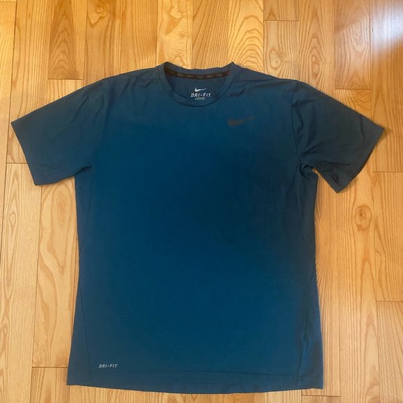Men's Nike Crew Neck Dri Fit - Sold as a Lot (4 tees) - Picture 2 of 2